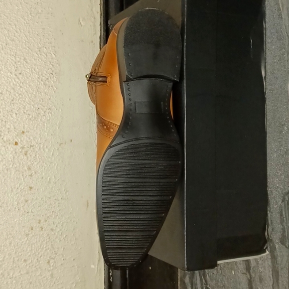 Shoes - Picture 4 of 4